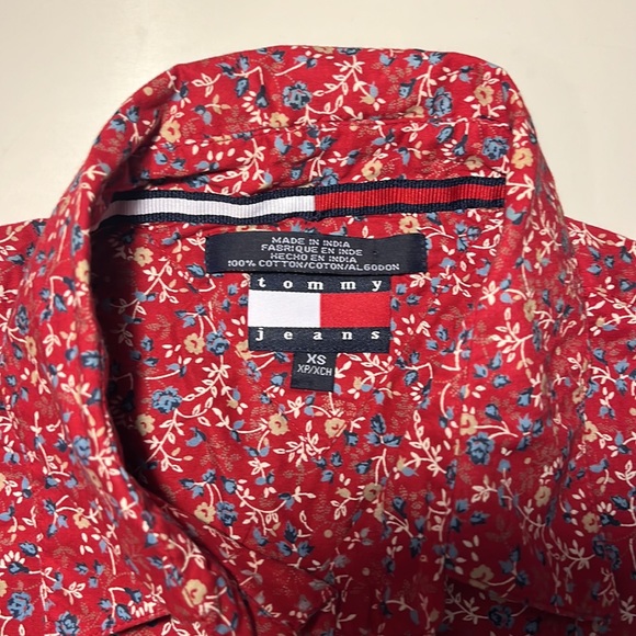🤑SALE 3 for $20!🤑 Short sleeved floral button up shirt Tommy Hilfiger, size XS - Picture 3 of 6
